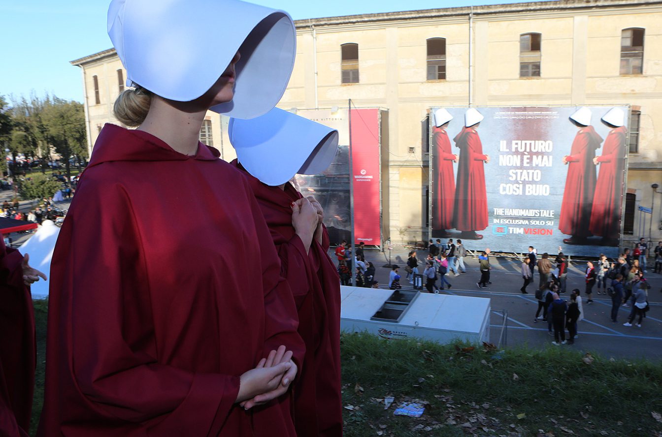 TheHandmaidTale_01: questa immagine non ha ancora un testo alternativo.