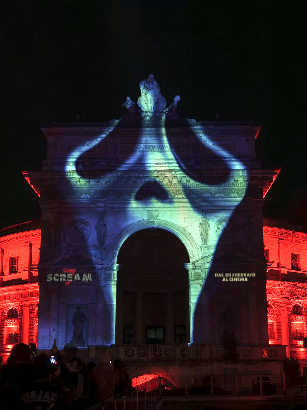 scream vertical: questa immagine non ha ancora un testo alternativo.